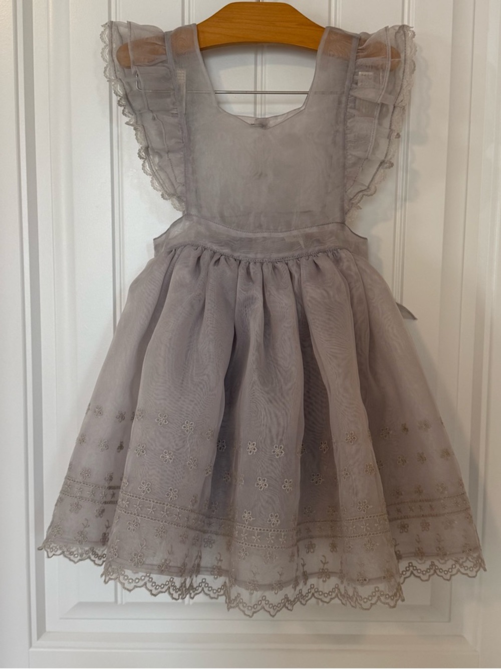 Noralee Provence Dress Size 6 Cloud Gray Organza Flutter Sleeve Flower Girl